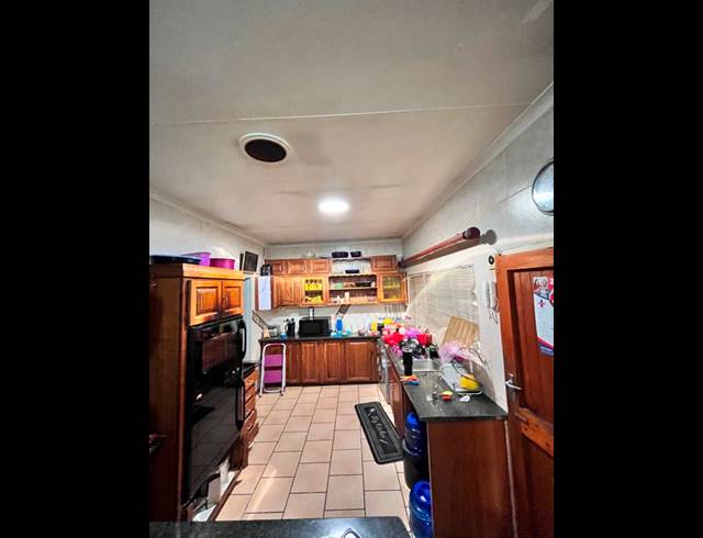 3 BEDROOM PROPERTY TO RENT IN DORANDIA